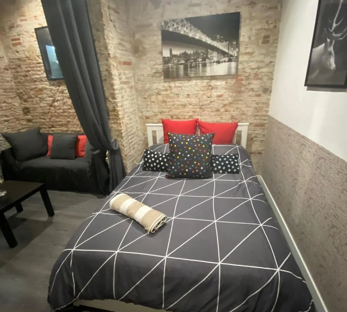 Room Not Shared Center Liceu Ramblas Plaza Cataluna バルセロナ 0*,